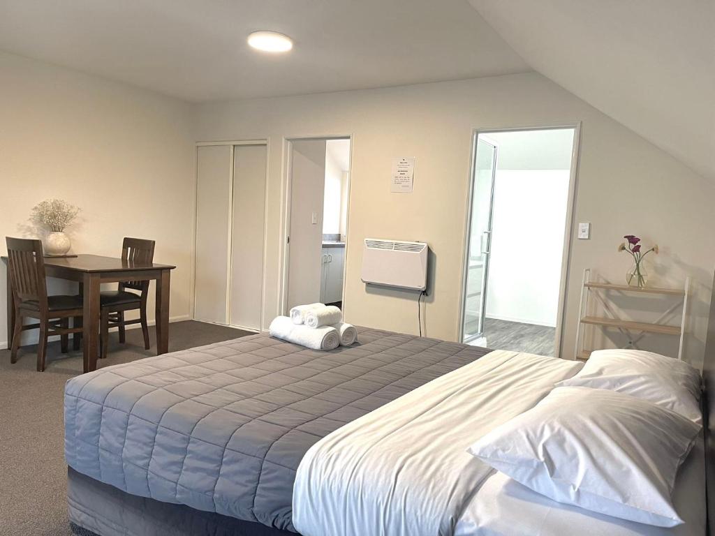Postel nebo postele na pokoji v ubytování Alcala Motor Lodge