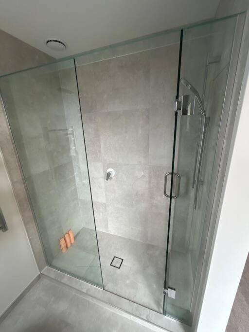 Luxury 2 Bedroom Hideout Near CBD,Merivale Mall - Resim 7