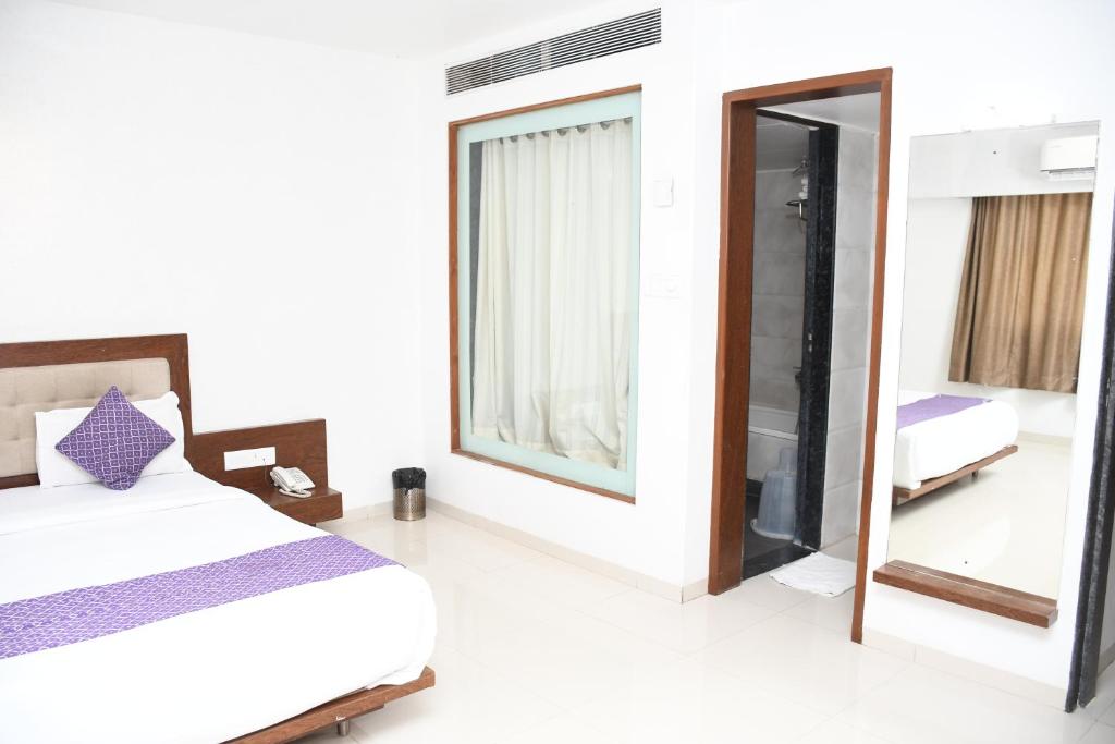 Postel nebo postele na pokoji v ubytování Pushpak Resort