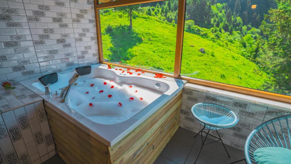 PAZARCIK MOUNTAIN HOTEL - Suite Lit King-Size Avec Baignoire Spa
