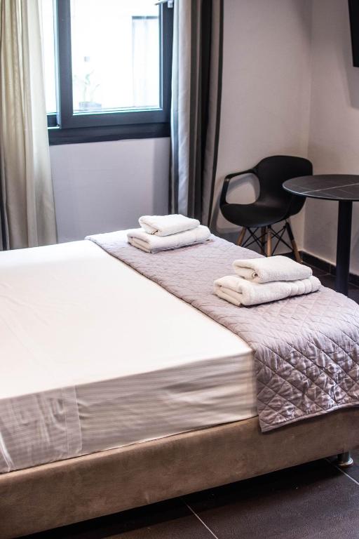 Postel nebo postele na pokoji v ubytování Furla Apartments Athens