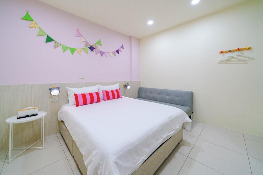 Ένα ή περισσότερα κρεβάτια σε δωμάτιο στο Little House Homestay