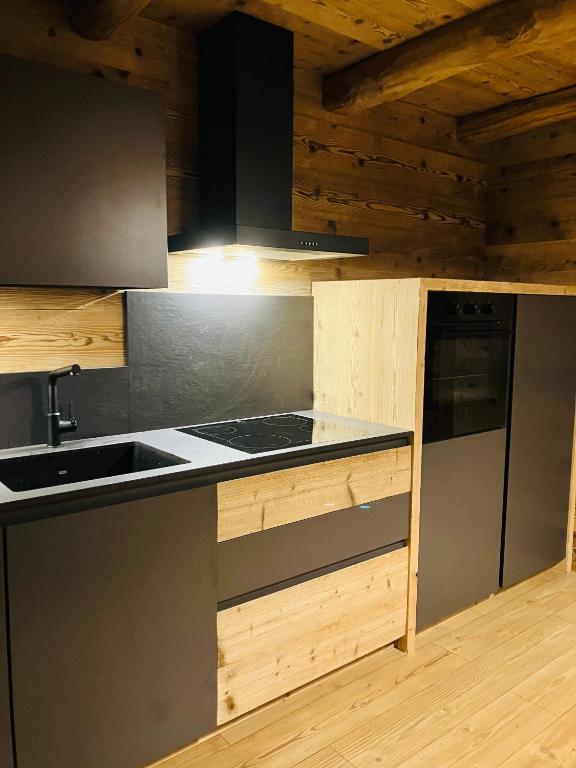 Kuchyň nebo kuchyňský kout v ubytování Ospitalità rurale familiare Land Wasser