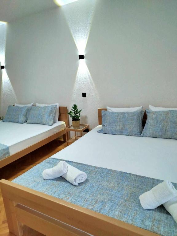 En eller flere senge i et værelse på B&D Apartment