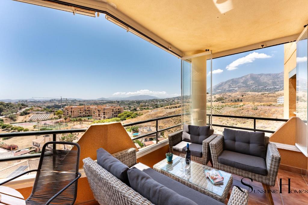 Tranquil 2 Bed 2 Bath Retreat, Pool, Parking