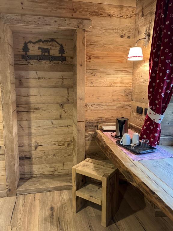 Postel nebo postele na pokoji v ubytování Ospitalità rurale familiare Land Wasser