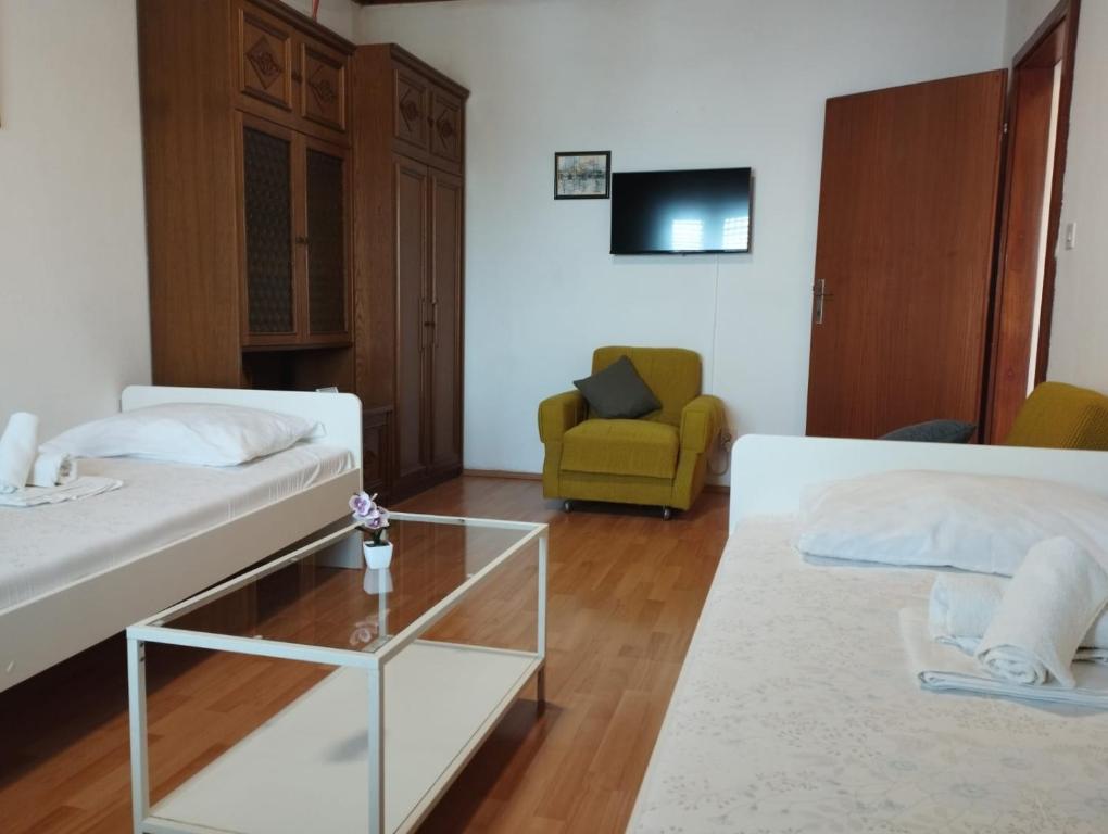 TV a/nebo společenská místnost v ubytování Borovik Guest House