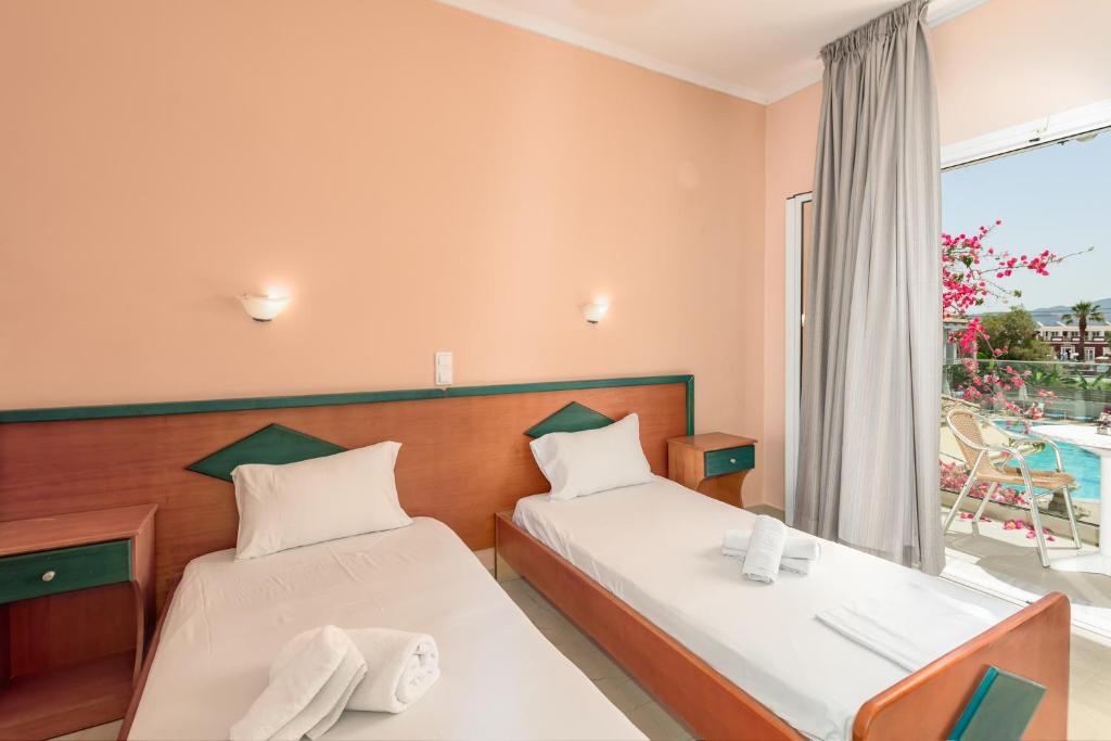 Postel nebo postele na pokoji v ubytování APHRODITE APARTMENTS