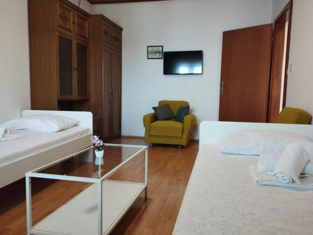 Postel nebo postele na pokoji v ubytování Borovik Guest House