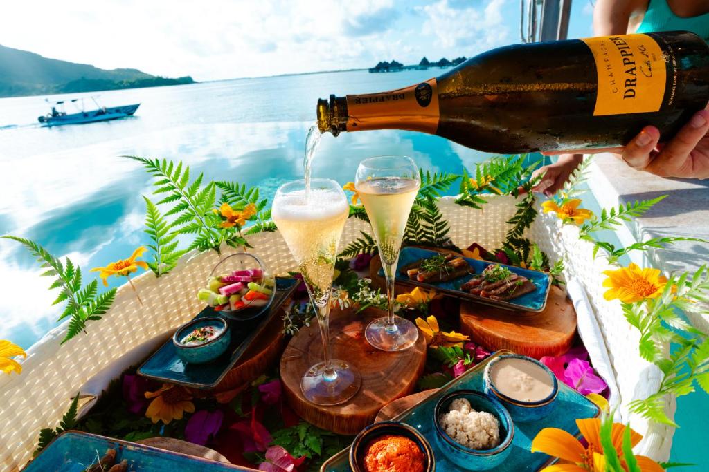 Nápoje v ubytování InterContinental Bora Bora & Thalasso Spa by IHG