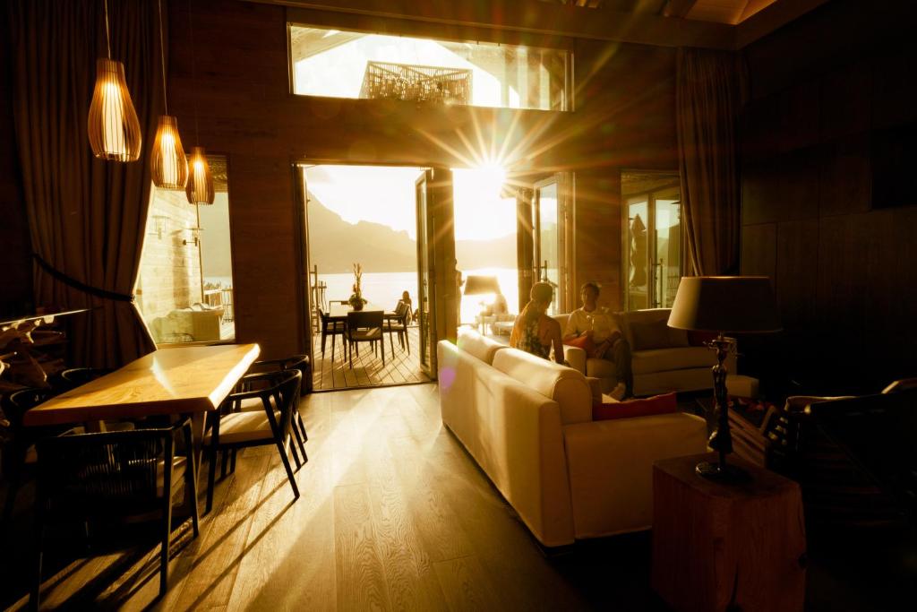 Posezení v ubytování InterContinental Bora Bora & Thalasso Spa by IHG