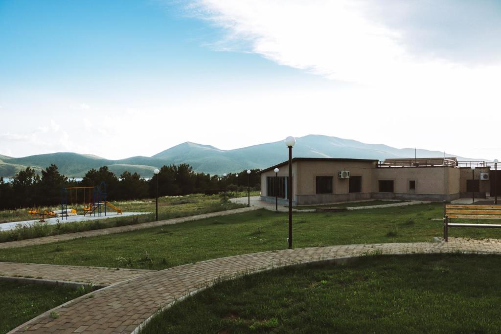 Nespecifikovaný výhled na hory nebo výhled na hory při pohledu z hotelu