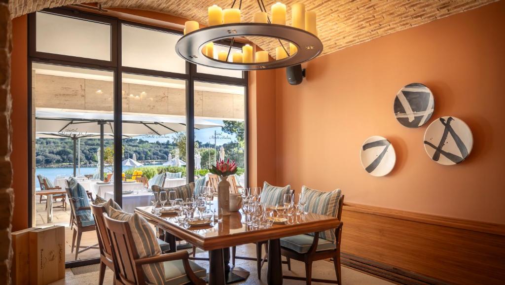 Ресторан / где поесть в Monte Mulini Adults Exclusive Hotel by Maistra Collection