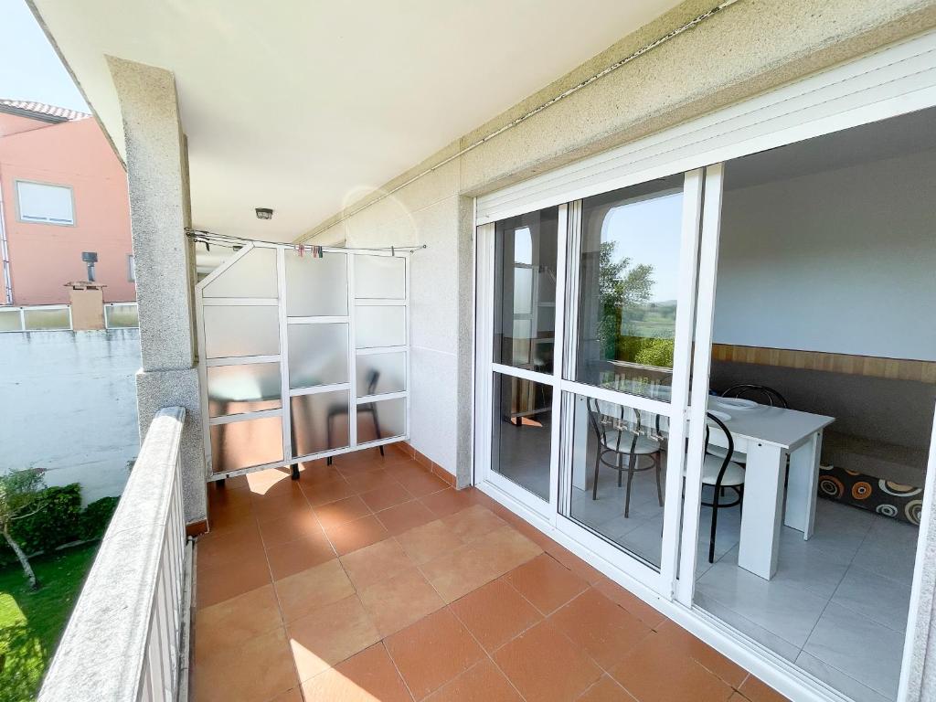 A balcony or terrace at Apartamentos Revo Salinas 3000