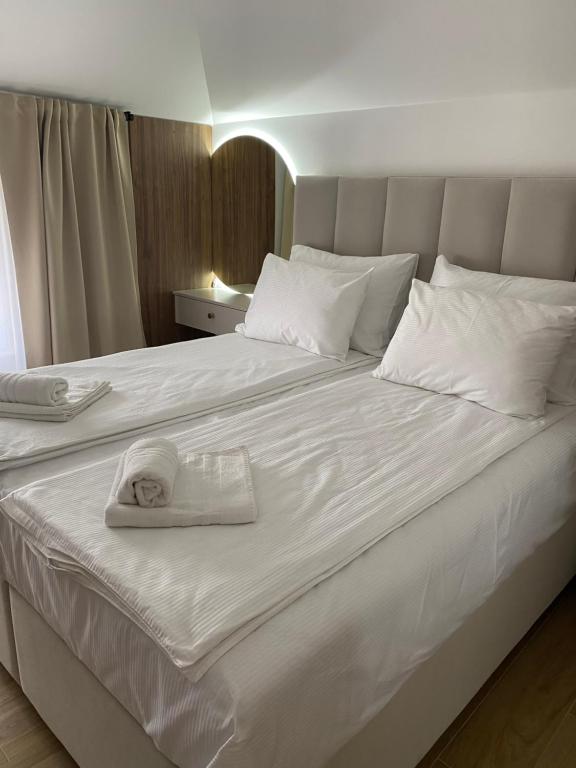 Postel nebo postele na pokoji v ubytování Apartmani Lazarevic Jagodina