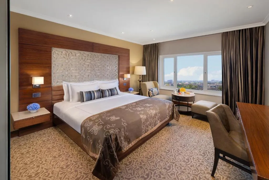 Taj Club Room King Bed Diplomatic Enclave View