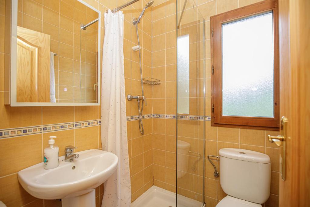Koupelna v ubytování El Refugi de les Basses Apartament