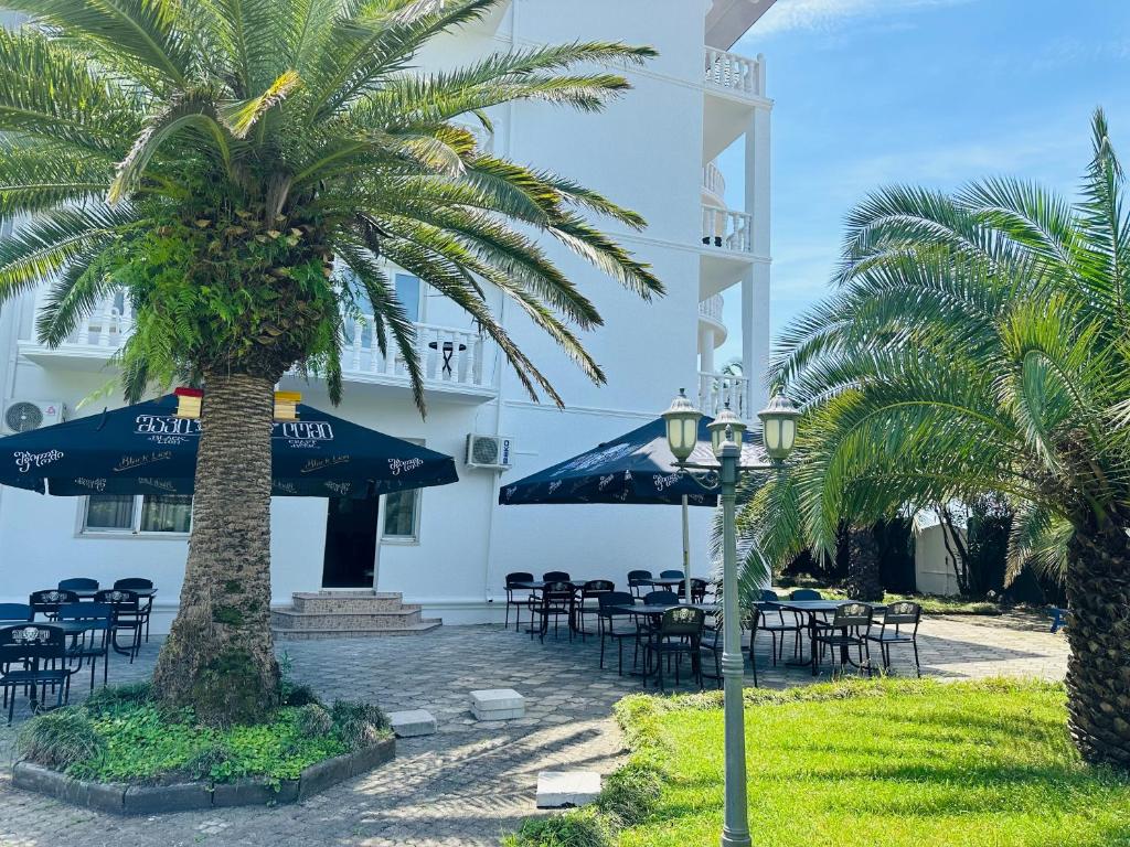 Zahrada ubytování Claude Monet beach hotel