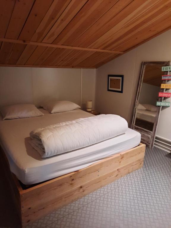 Postel nebo postele na pokoji v ubytování Eeuwenhout vakantiedomein