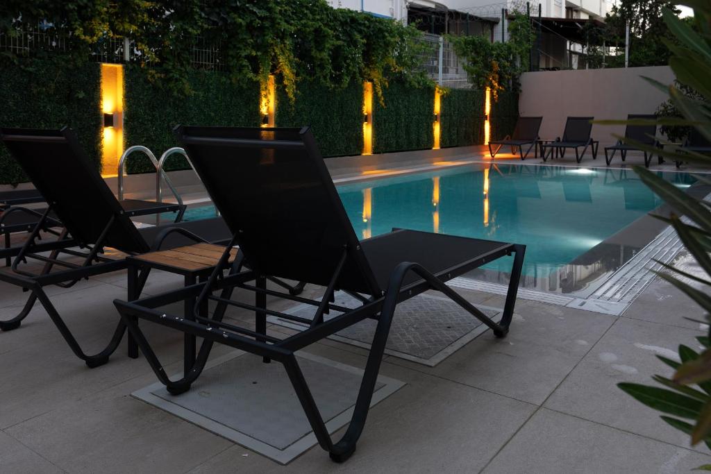 Bazén v ubytování Doqu Suites Hotel nebo v jeho okolí