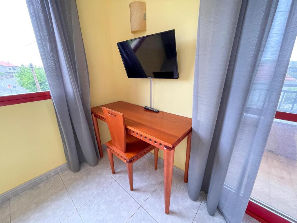 Televízia a/alebo spoločenská miestnosť v ubytovaní Hotel Acquamaris 3000