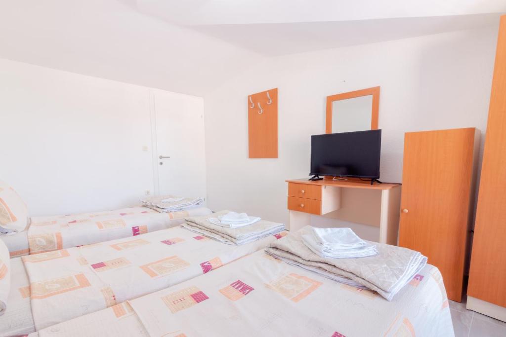 Twin bedroom