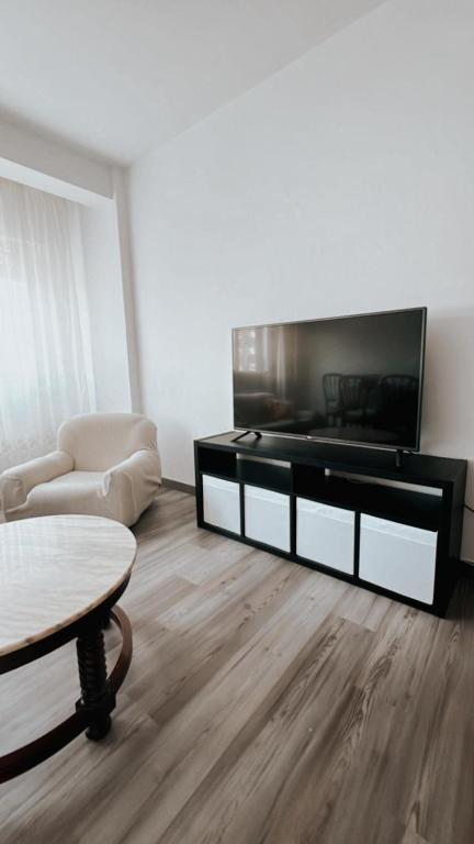 Telewizja i/lub zestaw kina domowego w obiekcie Piso BOIRO PLAYA Robustiano