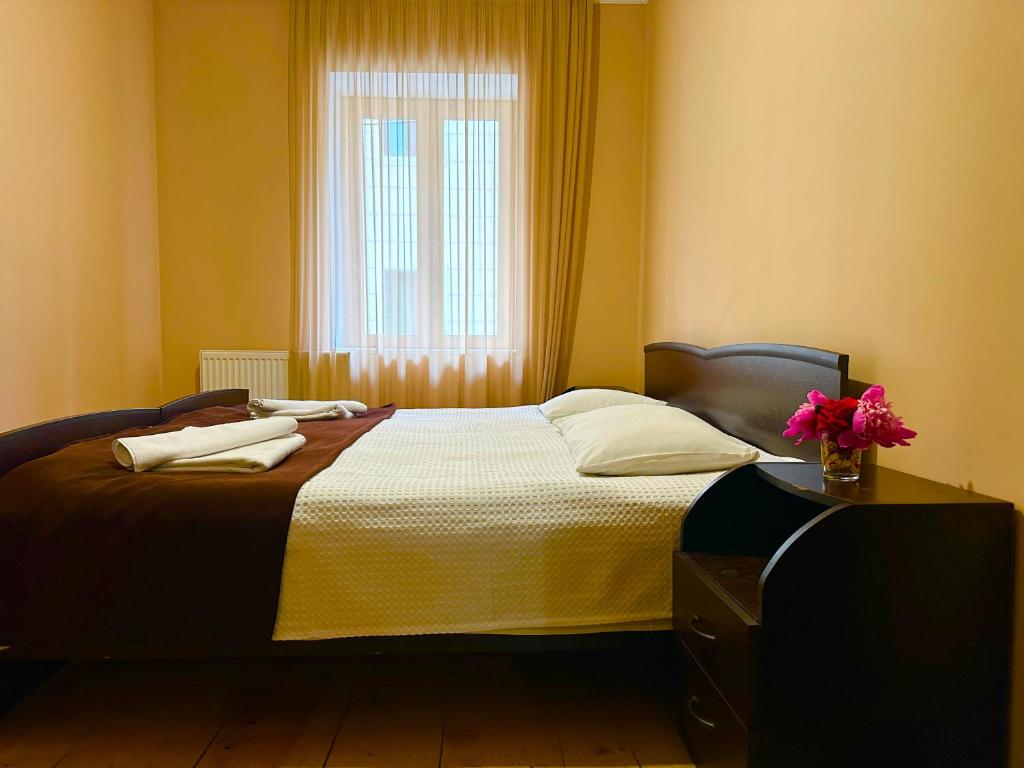 Postel nebo postele na pokoji v ubytování Mziuri Guest House