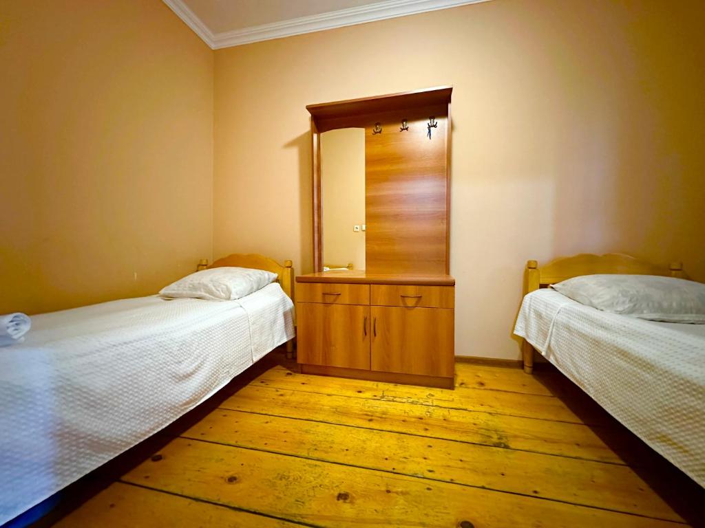 Postel nebo postele na pokoji v ubytování Mziuri Guest House