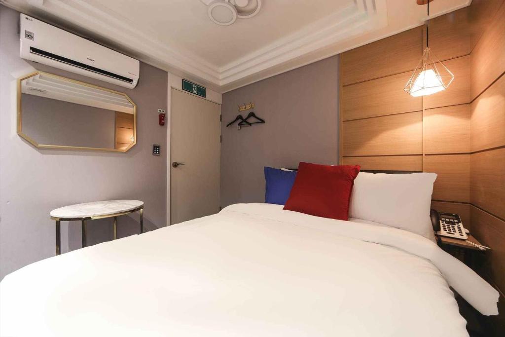 Postel nebo postele na pokoji v ubytování Bay 202 Hotel
