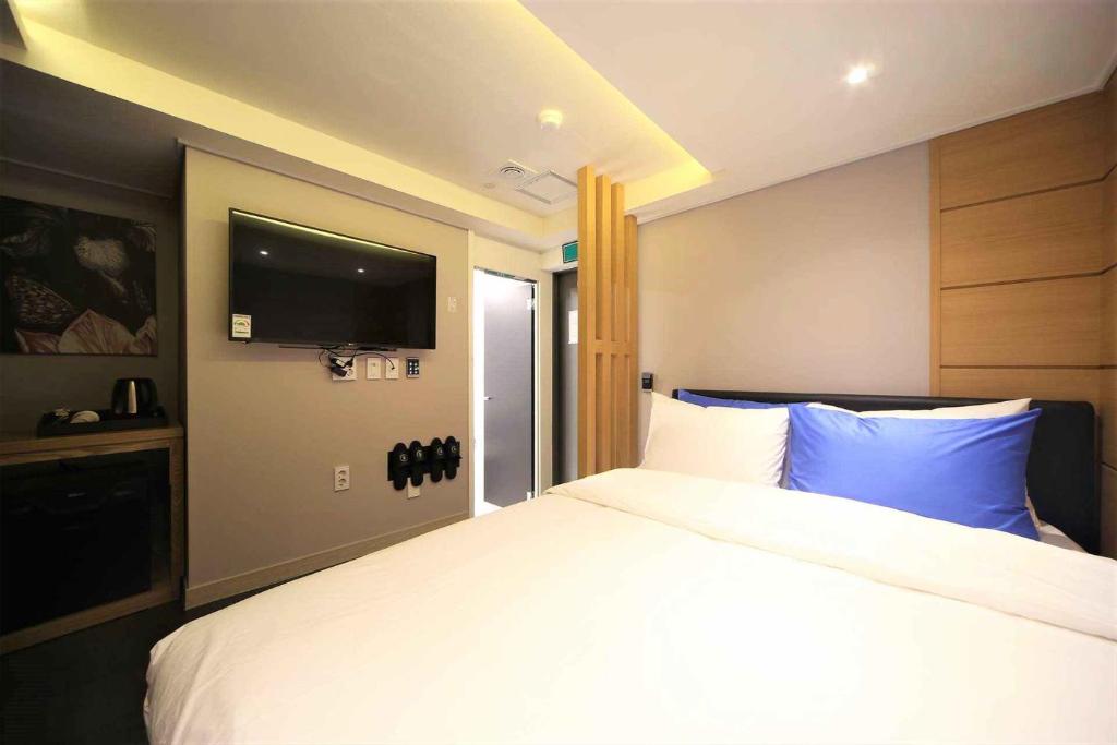 Postel nebo postele na pokoji v ubytování Bay 202 Hotel
