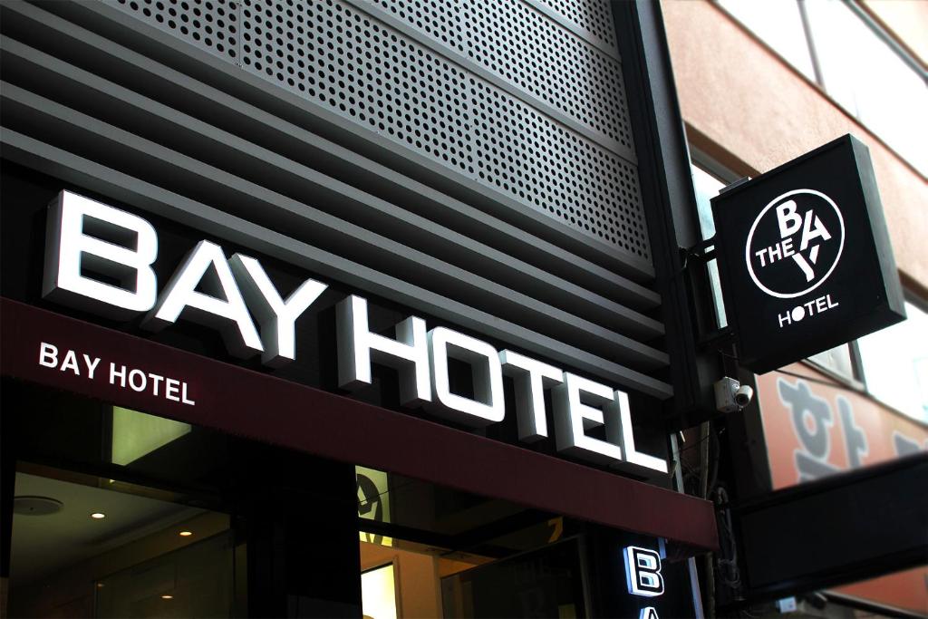 Certifikát, hodnocení, plakát nebo jiný dokument vystavený v ubytování Bay 202 Hotel