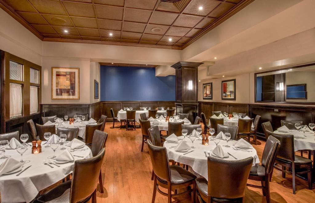DoubleTree by Hilton Hotel and Conference Center Chicago North Shore photo