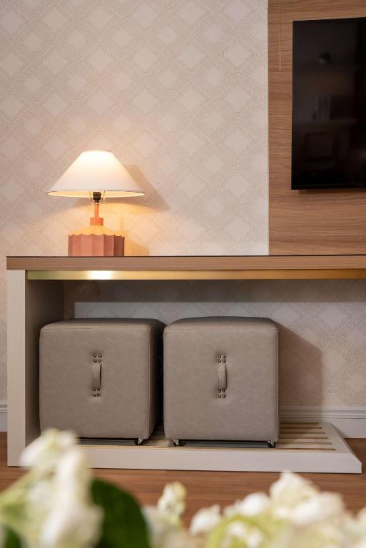 TV a/nebo společenská místnost v ubytování The Bentley Hotel Southampton