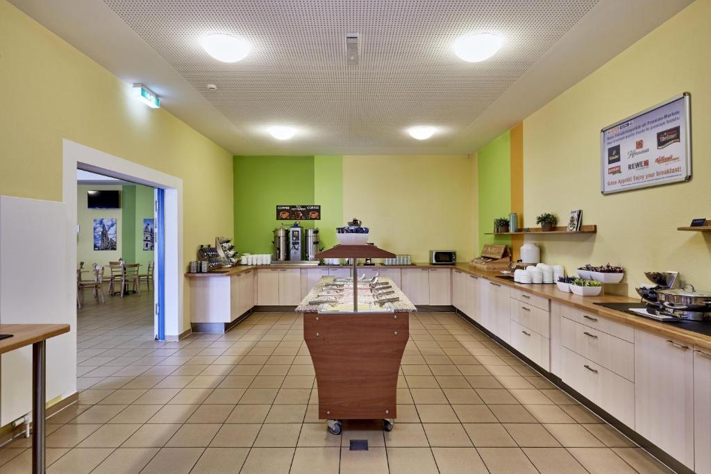 Kuchyň nebo kuchyňský kout v ubytování a&o Aachen Hauptbahnhof