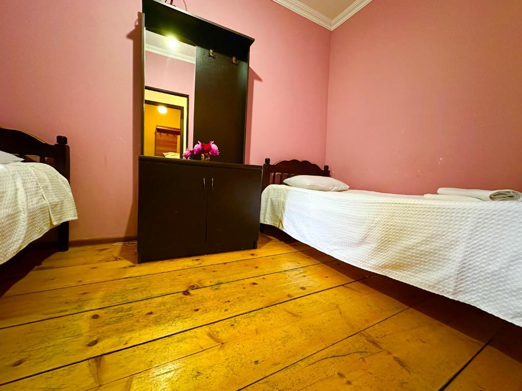 Postel nebo postele na pokoji v ubytování Mziuri Guest House