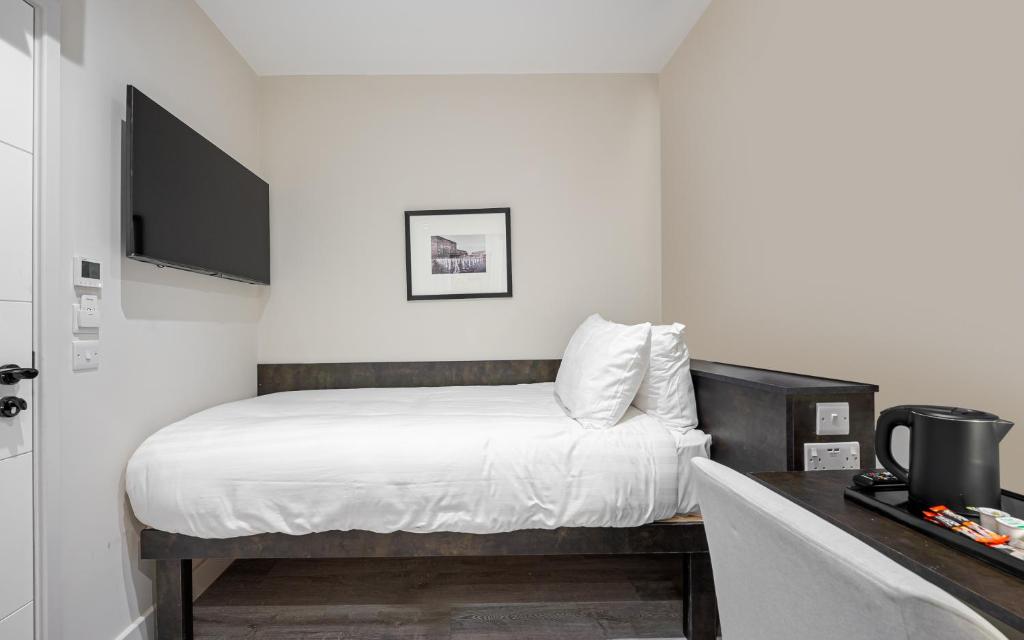 Postel nebo postele na pokoji v ubytování King's Cross Express Inn