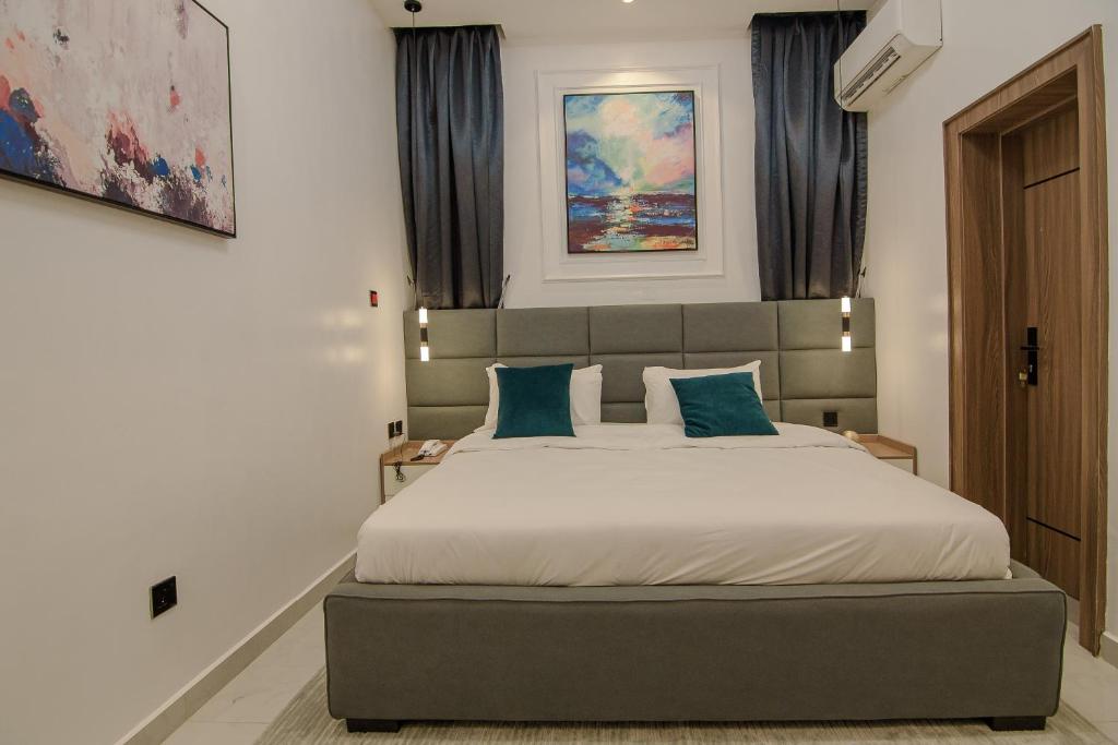 Postel nebo postele na pokoji v ubytování One90 Apartment