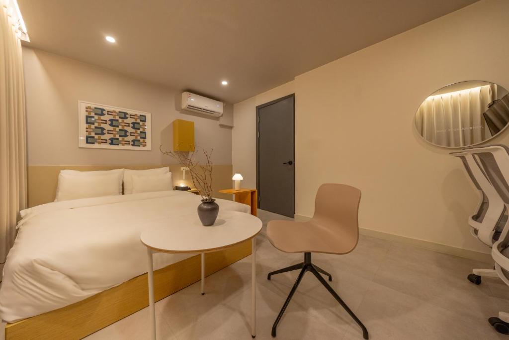Nomad Aank Hotel Gumi - Chambre Double De Luxe Avec 2 Ordinateurs