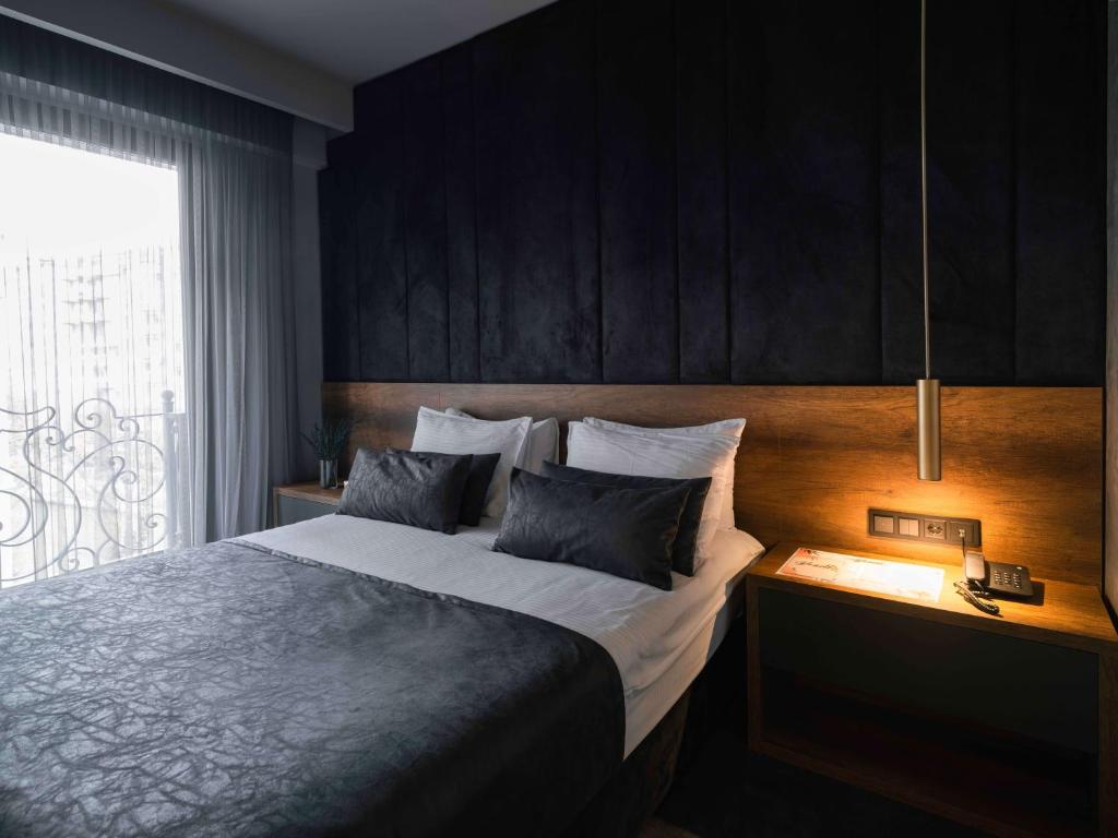 Postel nebo postele na pokoji v ubytování SennaCity Hotel