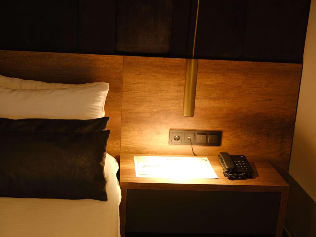 Postel nebo postele na pokoji v ubytování SennaCity Hotel