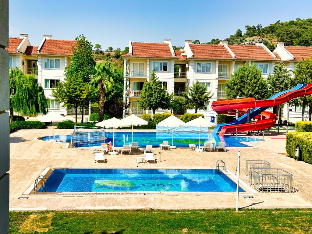 Gallery image of airport club onat garden tatil köyü in Dalaman