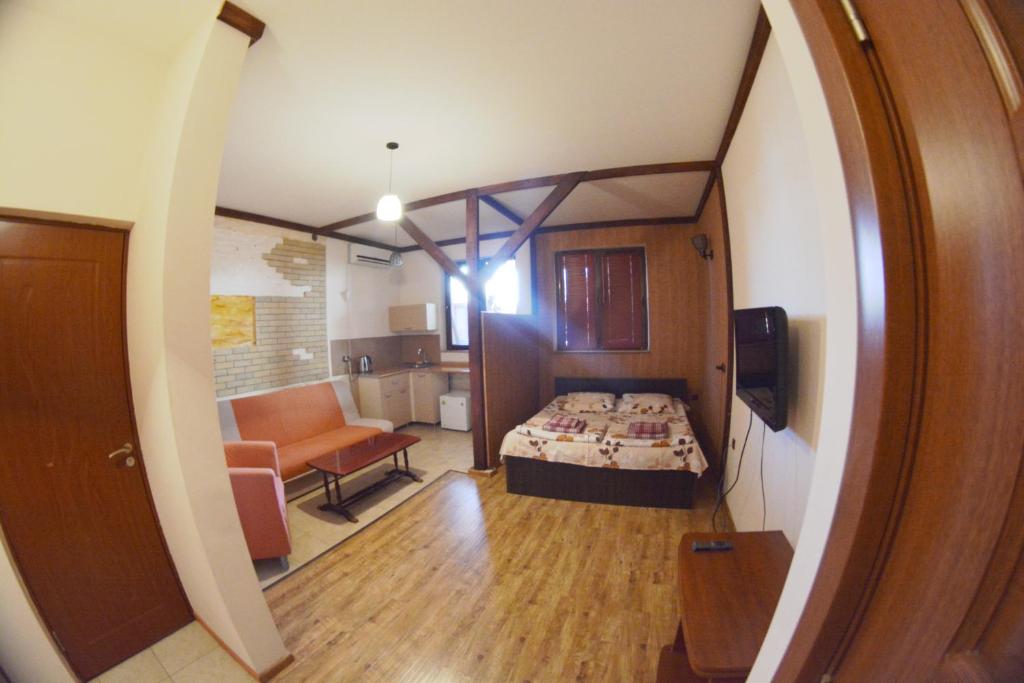 Postel nebo postele na pokoji v ubytování Family Mini-Hotel Martirosyan's and tours