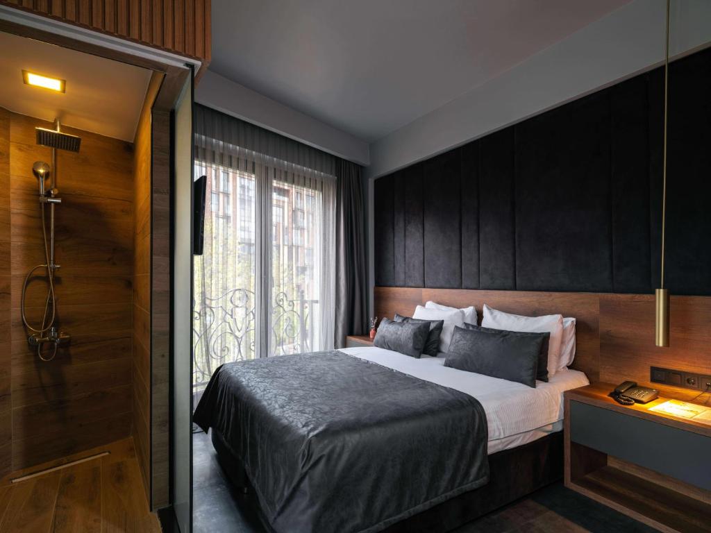 Postel nebo postele na pokoji v ubytování SennaCity Hotel