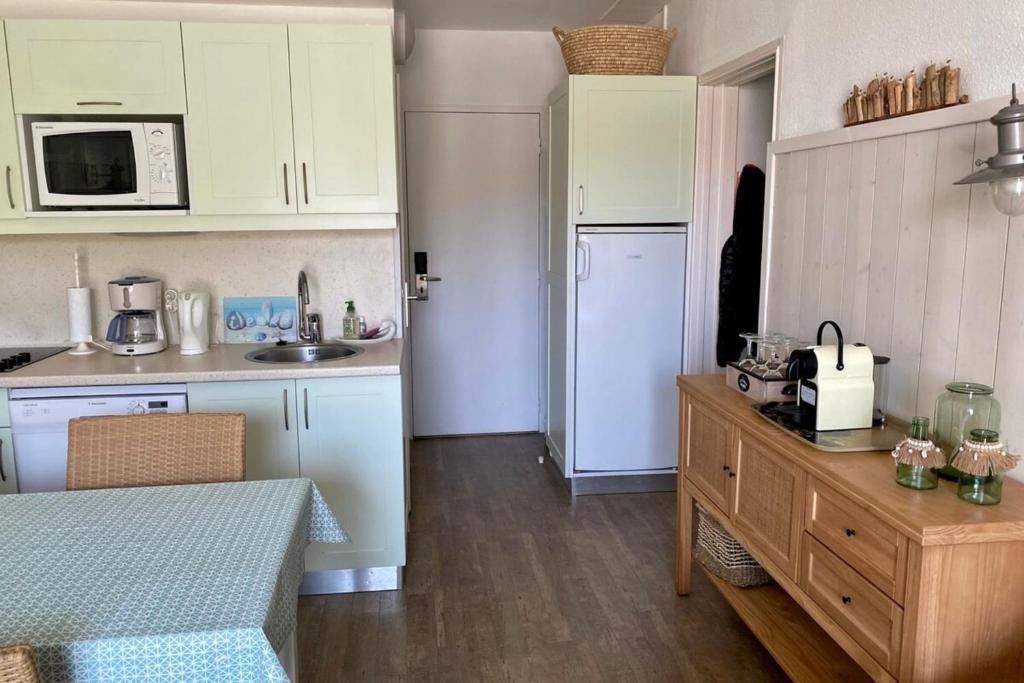 Kuchyň nebo kuchyňský kout v ubytování Apt 4 residence in the heart of St-Martin with swimming pool and parking