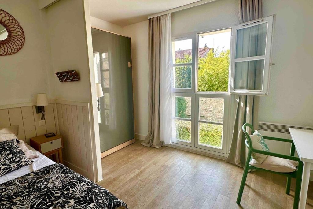Postel nebo postele na pokoji v ubytování Apt 4 residence in the heart of St-Martin with swimming pool and parking