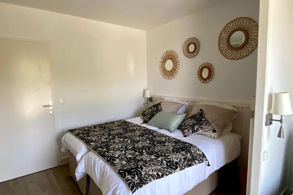Postel nebo postele na pokoji v ubytování Apt 4 residence in the heart of St-Martin with swimming pool and parking