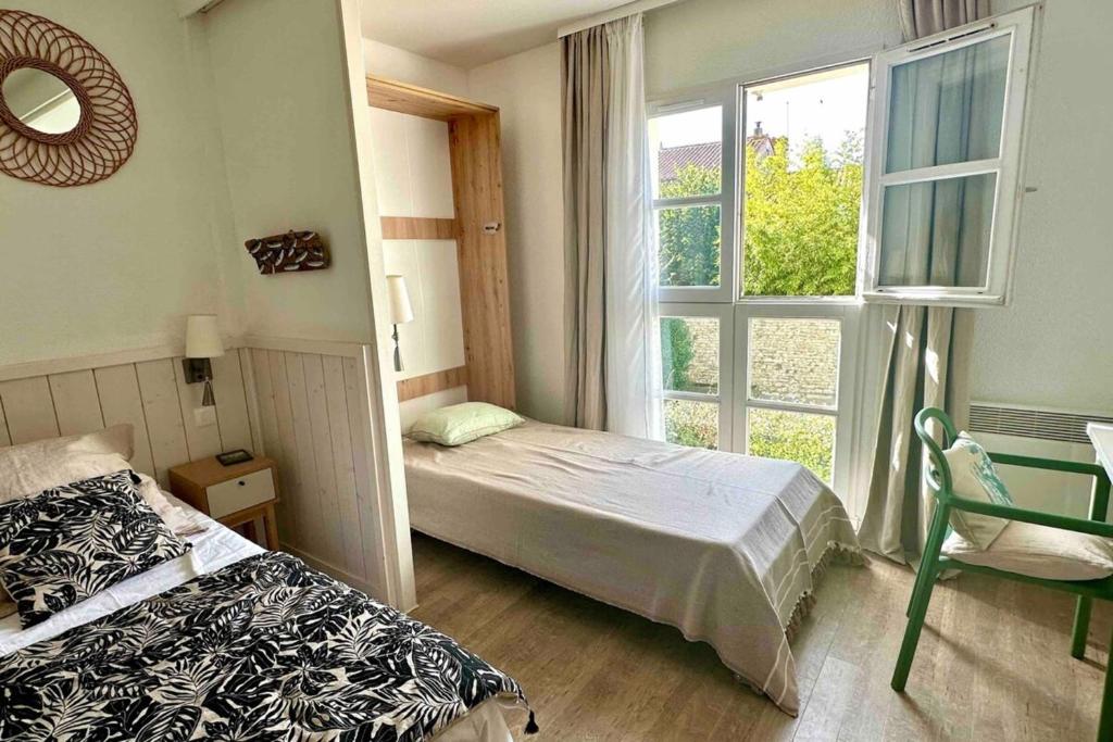Postel nebo postele na pokoji v ubytování Apt 4 residence in the heart of St-Martin with swimming pool and parking