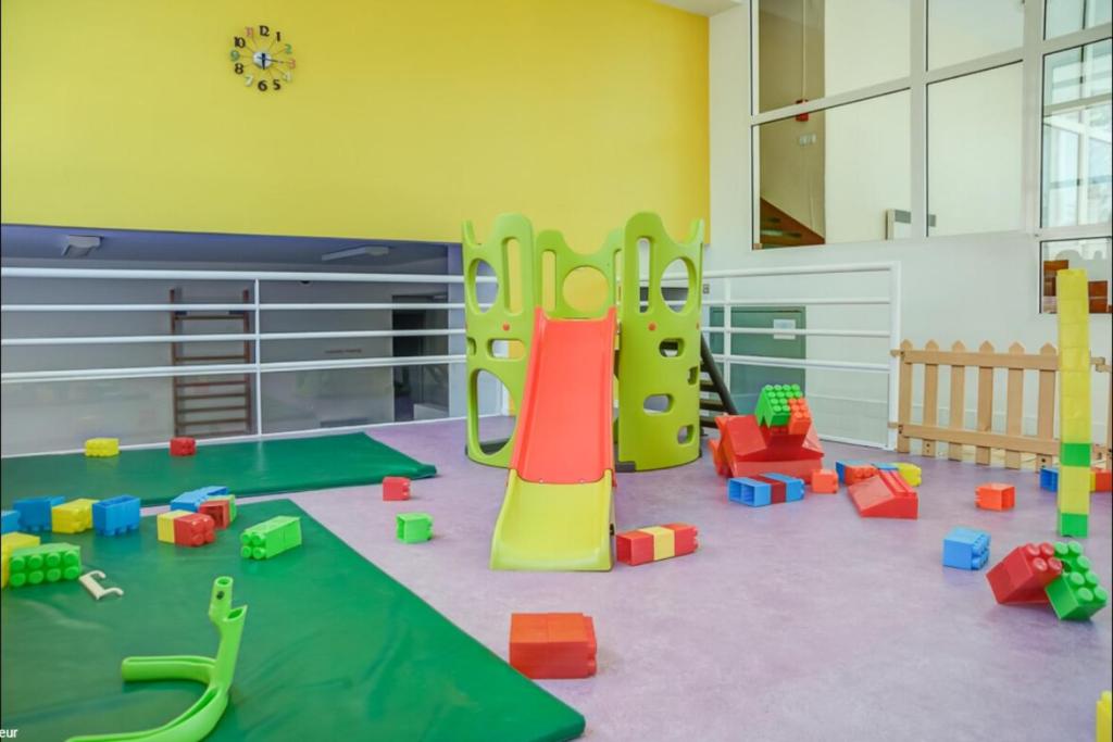 Dětský klub v ubytování Apt 4 residence in the heart of St-Martin with swimming pool and parking