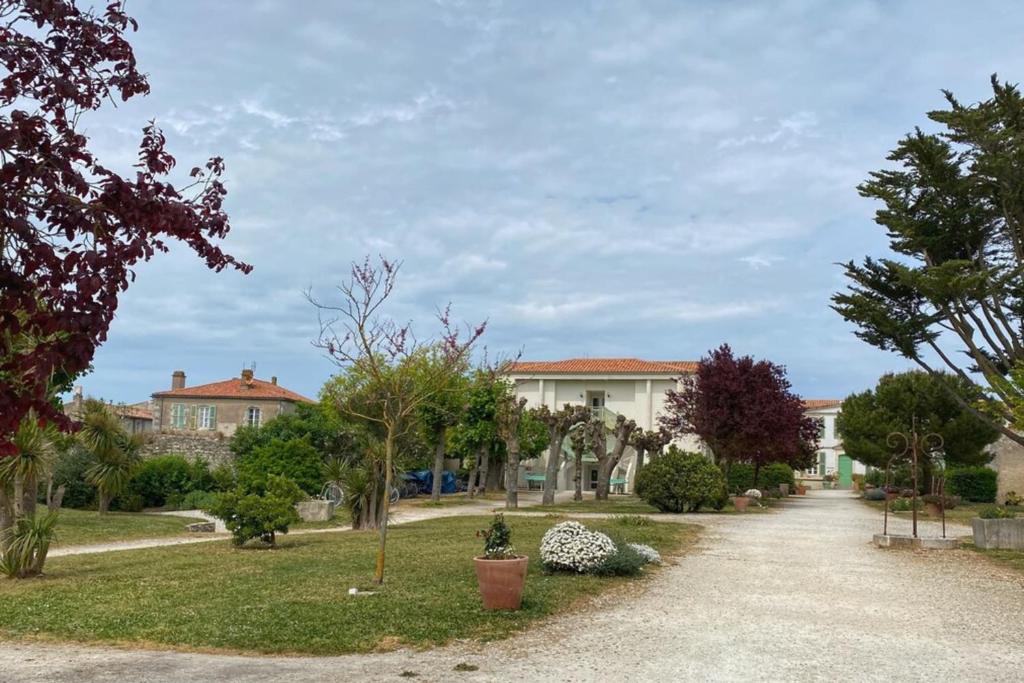 Zahrada ubytování Apt 4 residence in the heart of St-Martin with swimming pool and parking